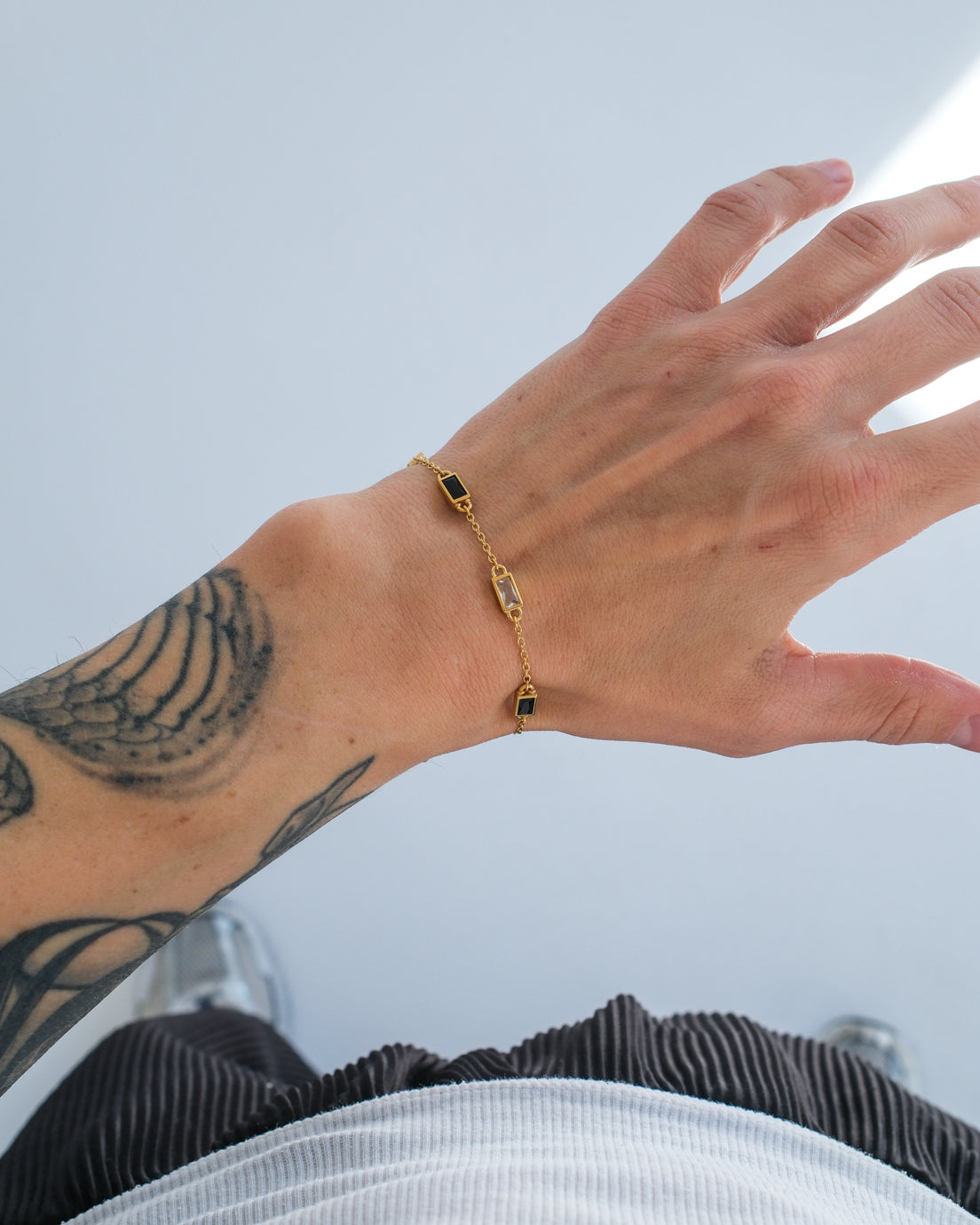 unshinebar-gemstone-bracelet-black-tennisarmband-gold image 3