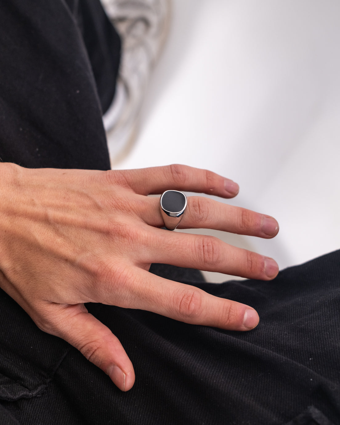 unshinebar-black-signet-ring-schwarz-gold-edelstahl-gr-9 image 5