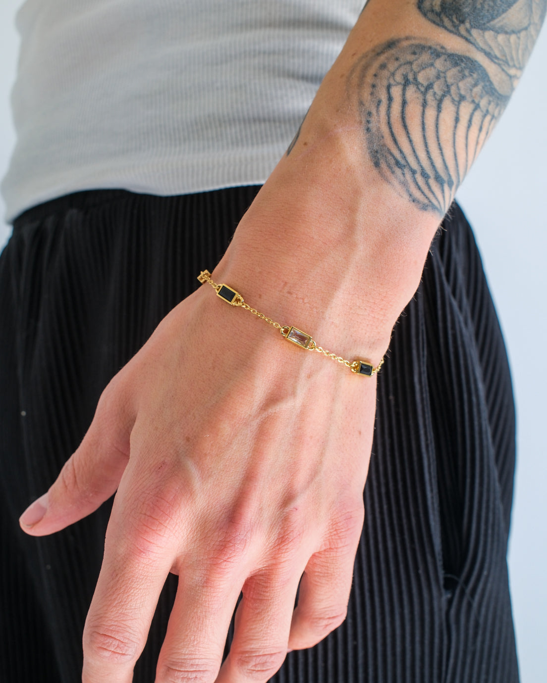 unshinebar-gemstone-bracelet-black-tennisarmband-gold image 2