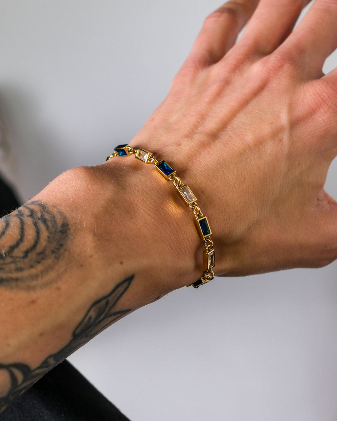 unshinebar-blue-ocean-tennisarmband-gold-3-mm image 4