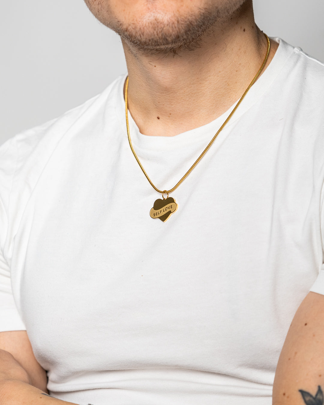 unshinebar-self-love-halskette-gold-schrift-edelstahl image 3