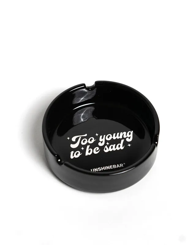 unshinebar-too-young-to-be-sad-aschenbecher-schwarz-keramik image 1
