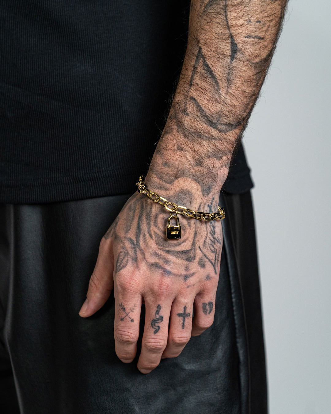 unshinebar-chunky-link-lock-armband-gold-edelstahl-8-mm image 2