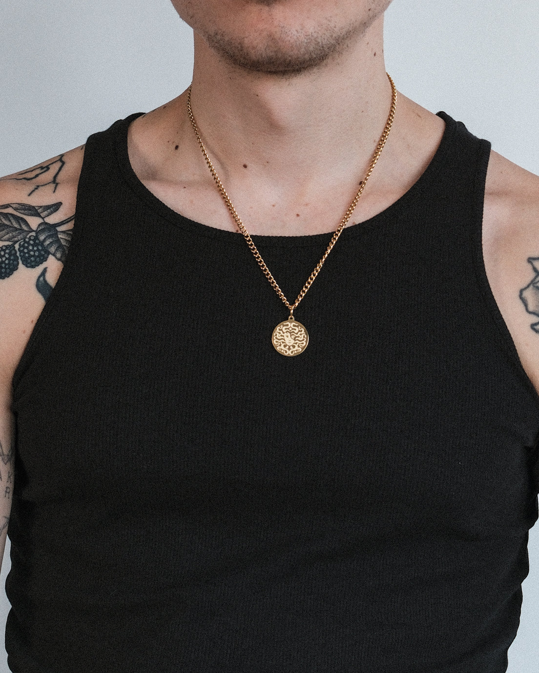 unshinebar-medusa-halskette-gold-anh-nger-18k image 3