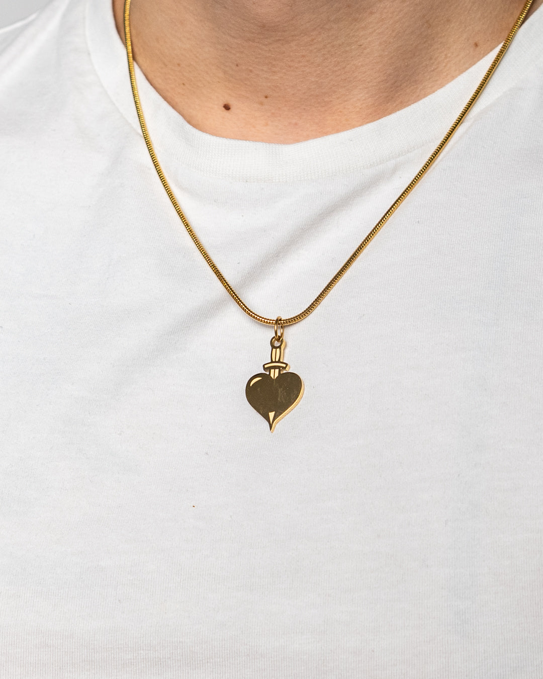 unshinebar-love-hurts-halskette-gold-herz-anh-nger-gravierbar image 2