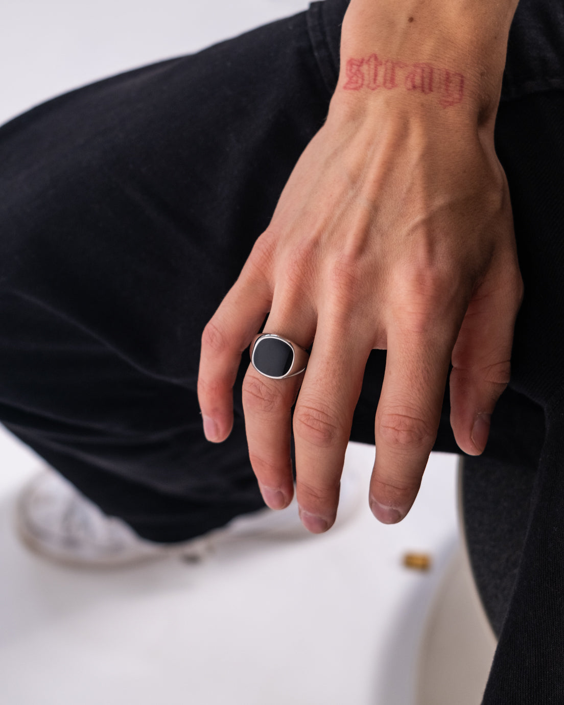 unshinebar-black-signet-ring-schwarz-gold-edelstahl-gr-9 image 3