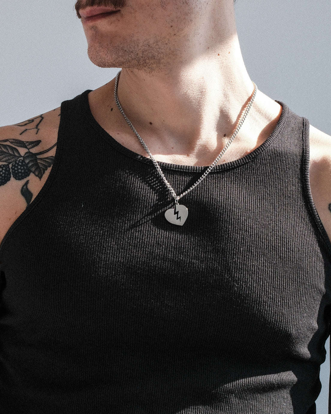 unshinebar-broken-heart-necklace-kette-silber-45cm-streetwear image 2