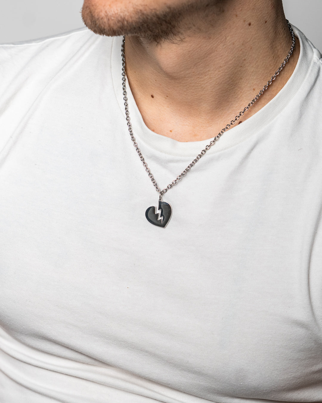 unshinebar-broken-heart-necklace-kette-silber-45cm-streetwear image 5