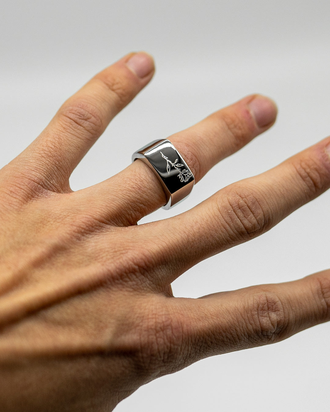 unshinebar-rose-ring-siegelring-gold-gr-e-10 image 5