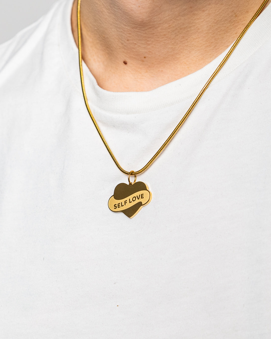 unshinebar-self-love-halskette-gold-schrift-edelstahl image 2
