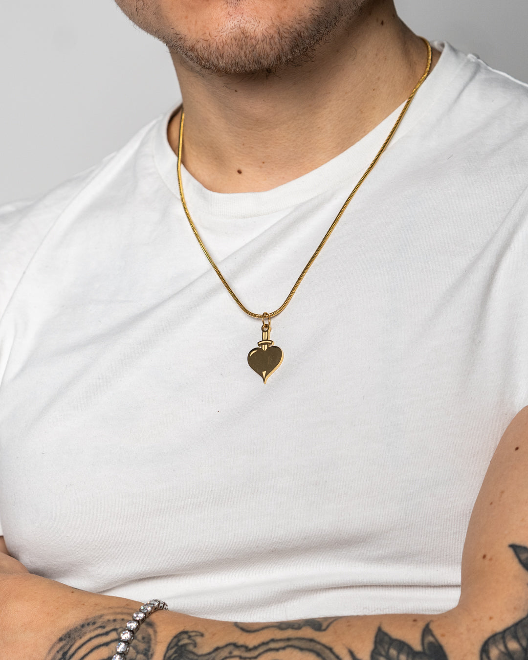 unshinebar-love-hurts-halskette-gold-herz-anh-nger-gravierbar image 3