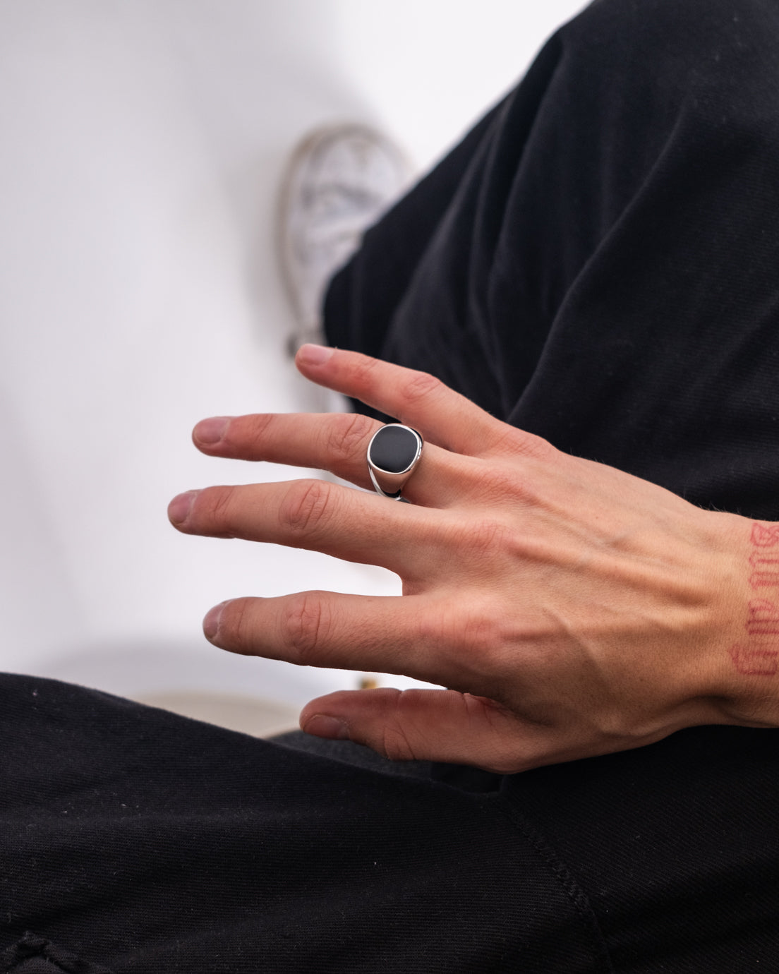unshinebar-black-signet-ring-schwarz-gold-edelstahl-gr-9 image 4