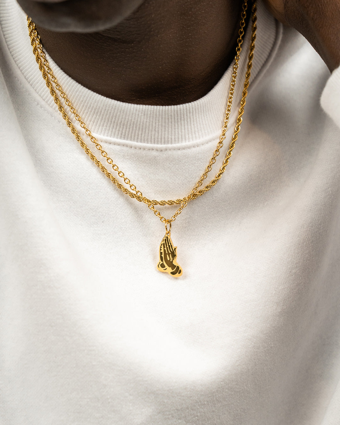 unshinebar-prayer-necklace-kette-gold-betende-h-nde-45cm image 3