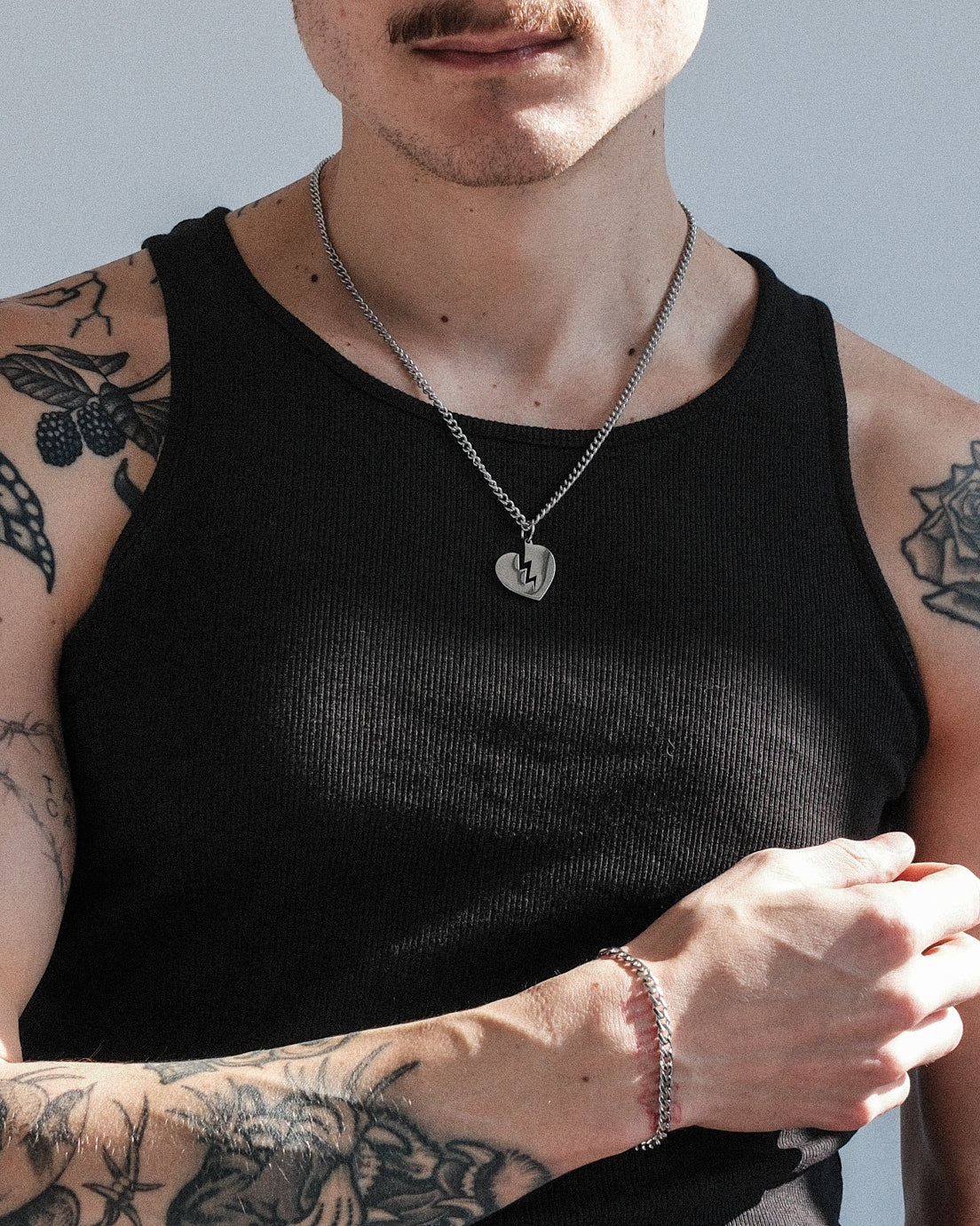 unshinebar-broken-heart-necklace-kette-silber-45cm-streetwear image 3